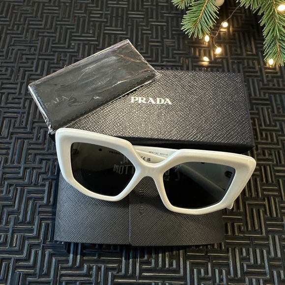 🔥 PRADA White Cat-Eye Sunglasses - Picture 14 of 16